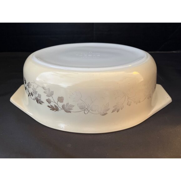 Vintage Pyrex Golden Acorn 1 1/2Qt 1960’s Casserole Baking Dish no.43 - Picture 6 of 7